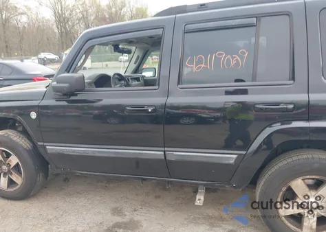 2007 Jeep Commander Sport z USA, uszkodzony, nr VIN 1J8HG48PX7C647465